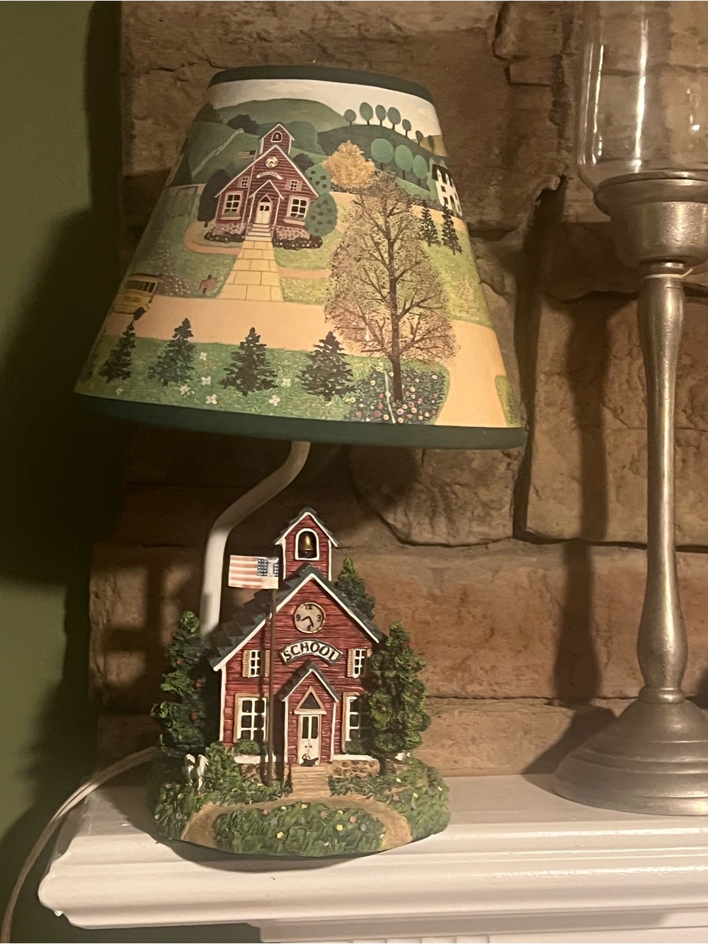 Country Schoolhouse Table Lamp in Red and Green